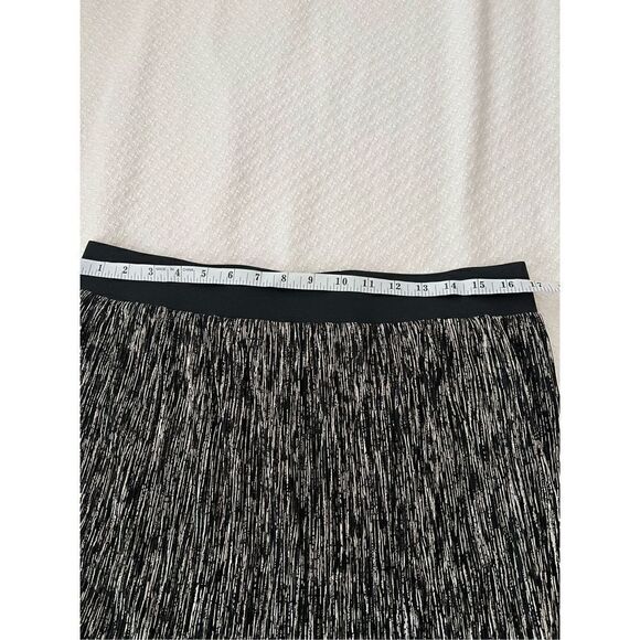 New Stella and Dot Reversible skirt silver and black fancy - Picture 4 of 5